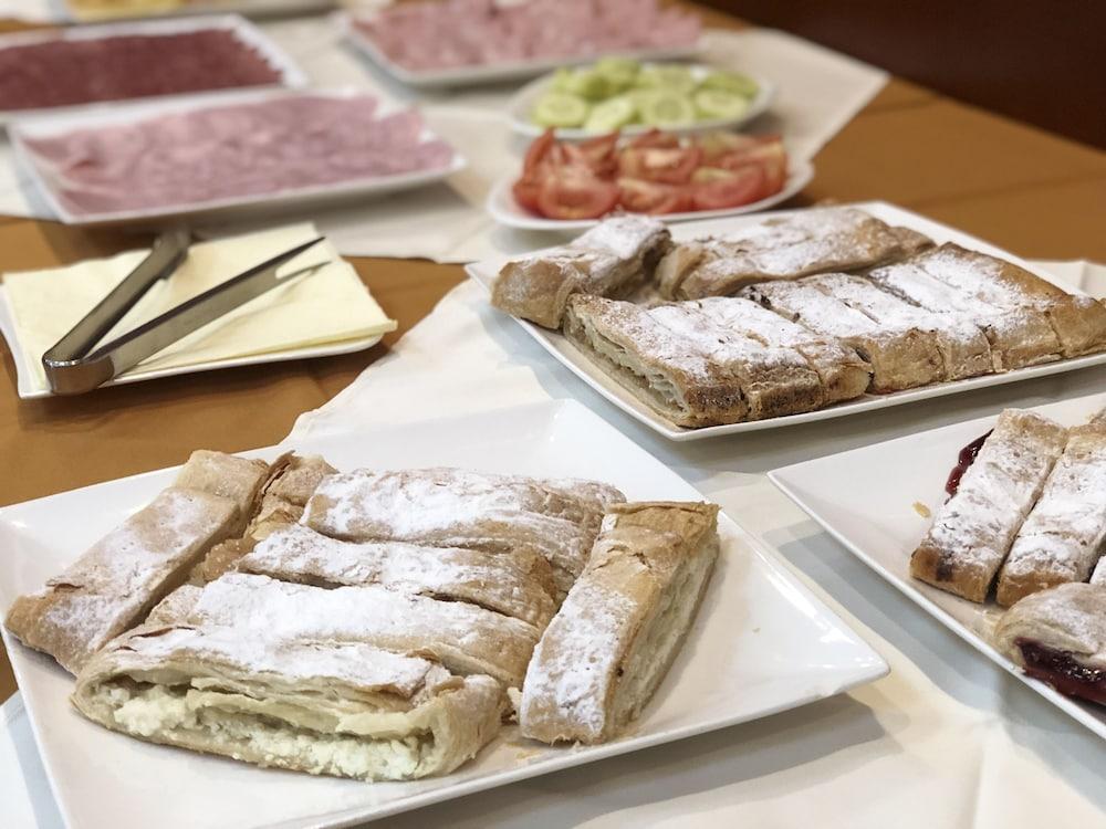 Hotel Smokva Pag Pag Town Kültér fotó